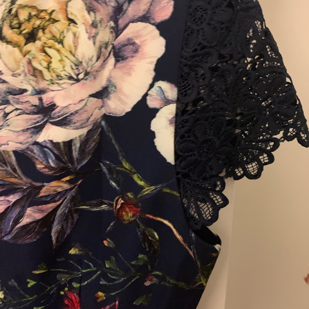 Dress - Picture 4 of 7